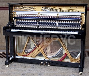 Пианино с кристальной декой, вид спереди